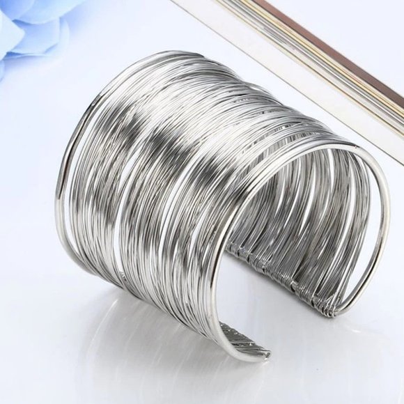 ❤️ NEW Silver-tone Wire Wrap Cuff Bracelet 2 1/4" Show Stopper - Picture 2 of 5